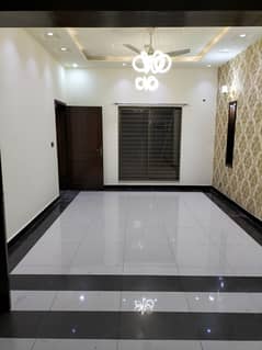 8 marla house available for rent in umar block bahria town lahore
