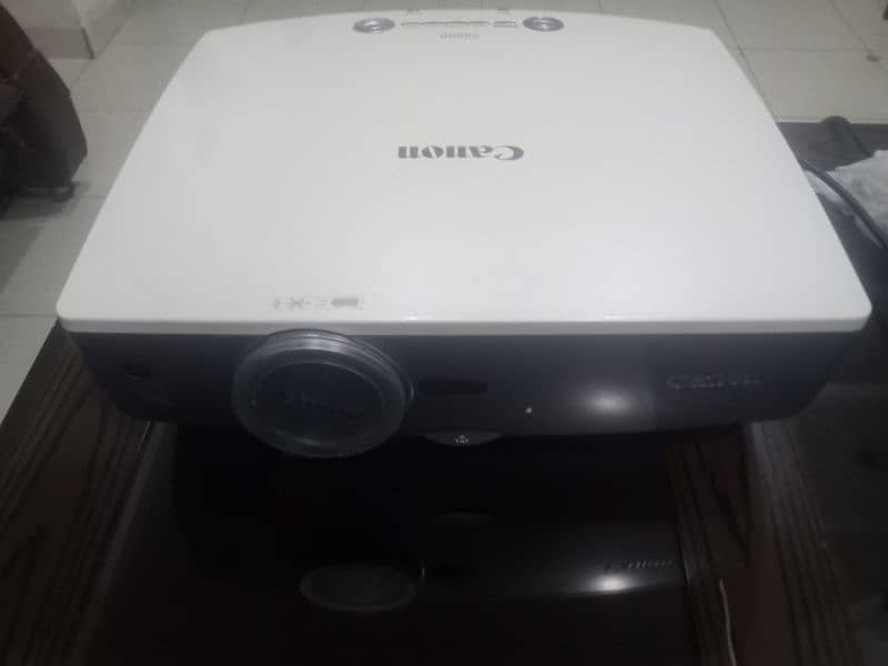 Branded Multimedia projectors available for sale 3