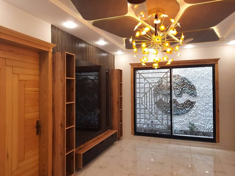 10 Marla House For Sale In Nasheman E Iqbal 1