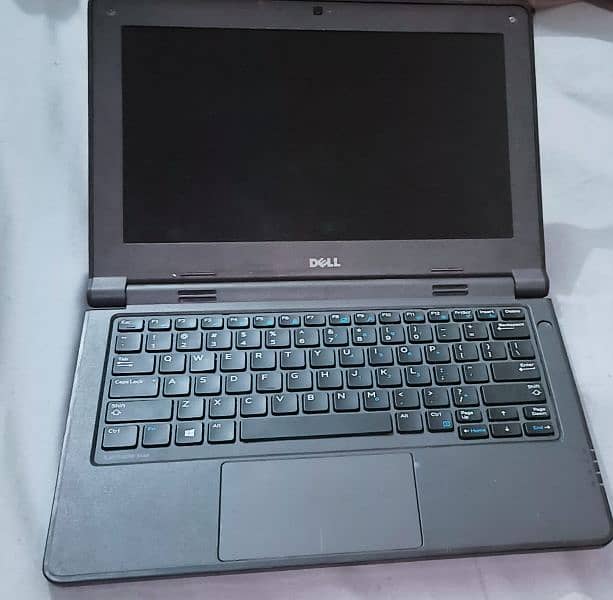 Dell laptop with original charger good condition 2