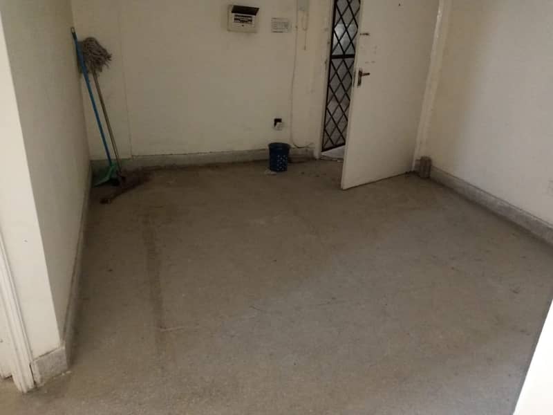 BEAUTIFUL FLAT AVAILABLE FOR RENT 2