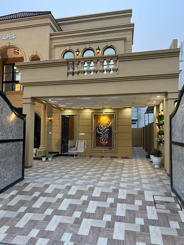 10 MARLA Luxurious house for Sale in WAPDA town 1 1