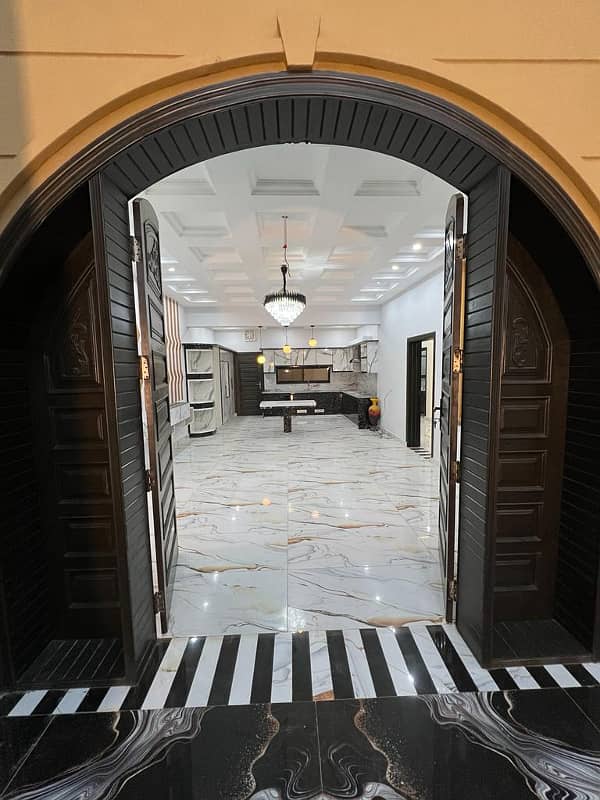 10 MARLA Luxurious house for Sale in WAPDA town 1 3