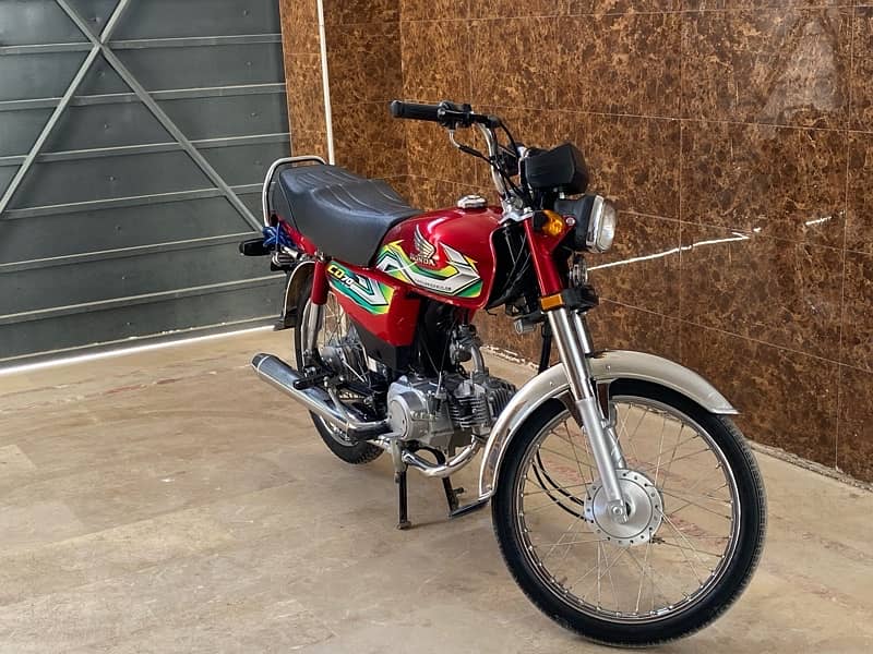 Honda cd 70 brand new only 1200 km driven on work required 5
