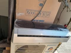 Gree inverter 1 ton Ac only 1 year used urgent sale 03095449689