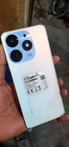 techno spark 10 pro with box charger 0
