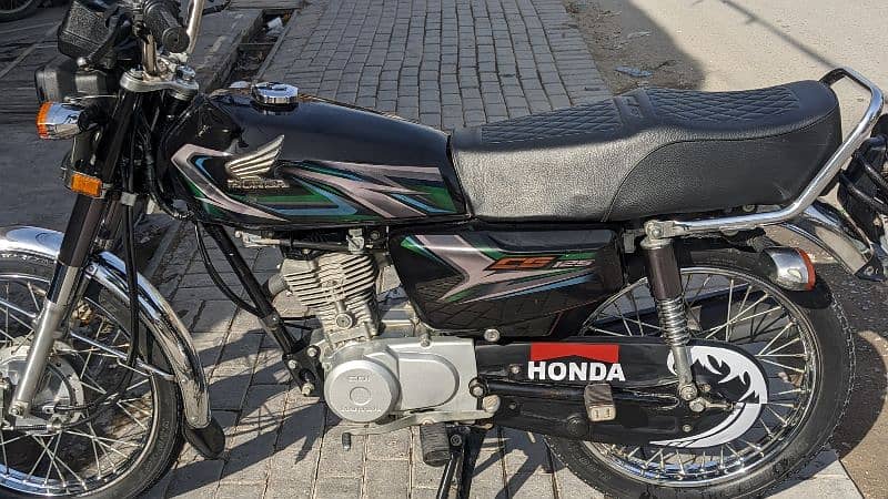 Honda 125 [2023 Model) Bike For Sale in Lahore - Read Description 0