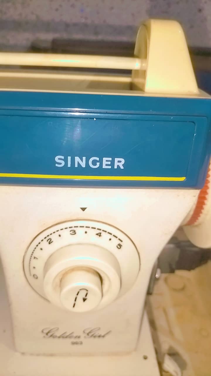 Singer Sewing machine goldengirl 963 2