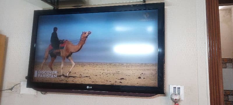 LG 42 inches led tv for sale. 0