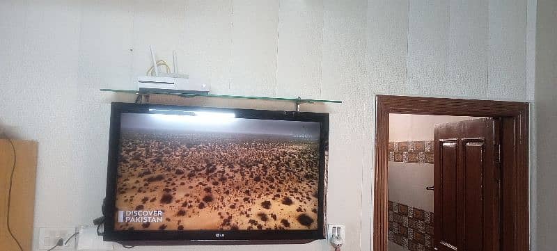 LG 42 inches led tv for sale. 2