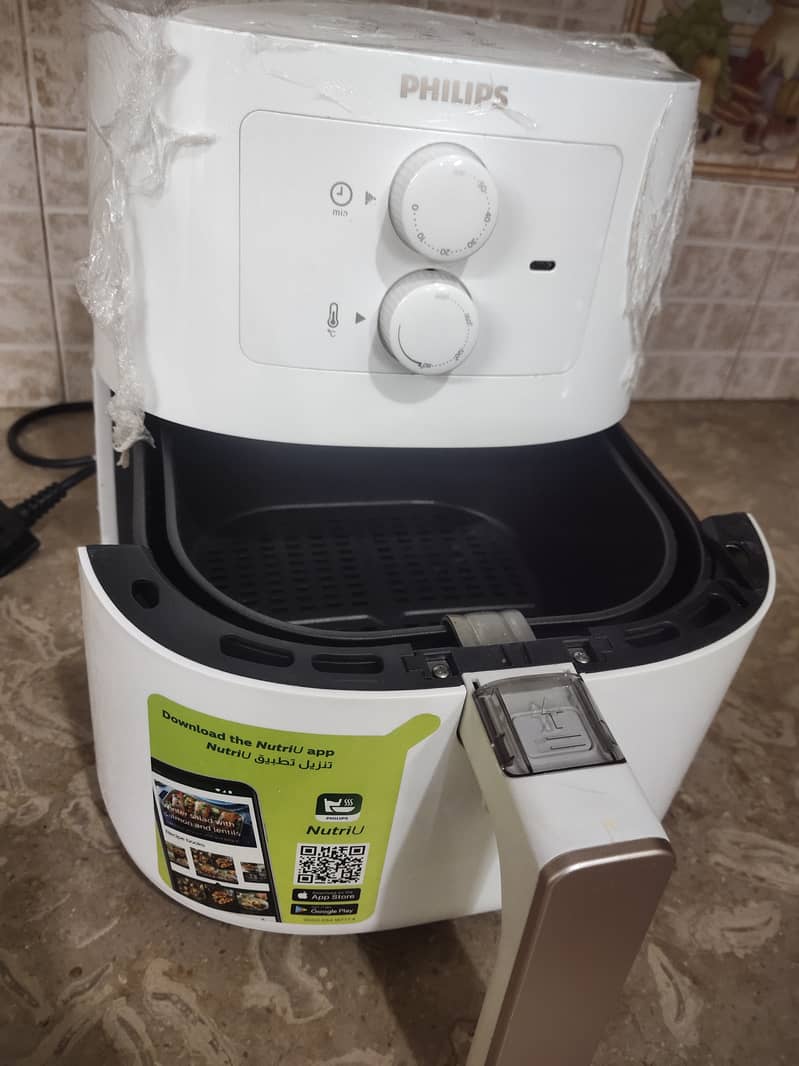 PHILIPS AIR FRYER LUSH CONDITION. 1