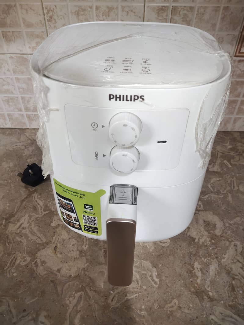 PHILIPS AIR FRYER LUSH CONDITION. 4