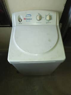 dawlance ki washing machine bilkul acchi condition