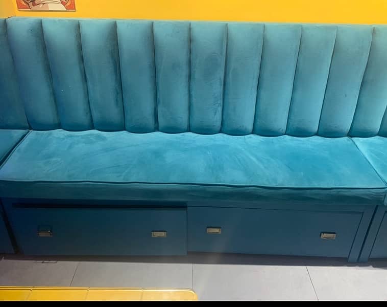 4 seater sofa  urgent sell 0