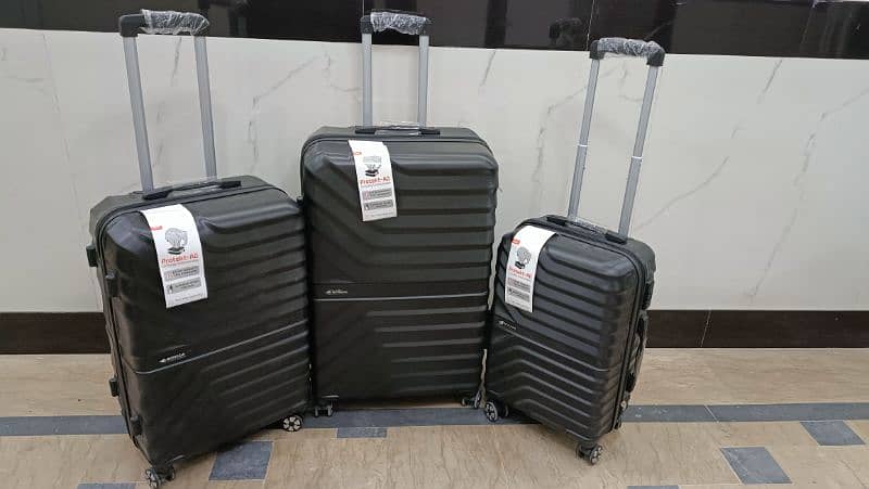 Luggage bags/ travel bags/ trolley bags/ suitcases/ attachi 16