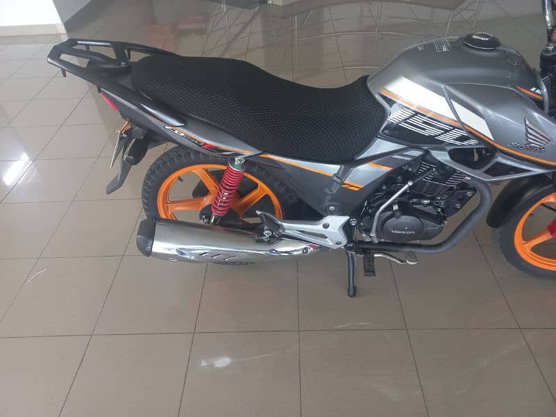 Honda CB 150F in excellent condition for sale 3