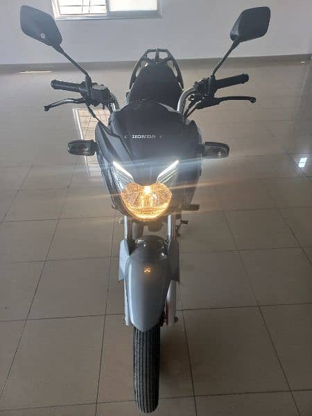 Honda CB 150F in excellent condition for sale 4
