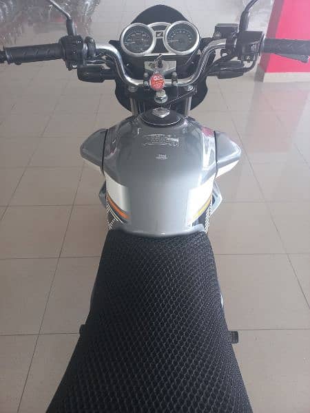 Honda CB 150F in excellent condition for sale 6