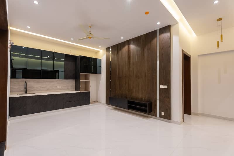 1 Kanal 6 Bedroom Modern House Designed By Renowned Architectural Firm Mazhar Muneer 44