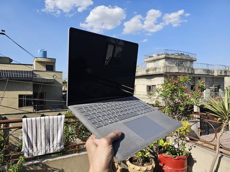 Microsoft Surface Laptop i7 0
