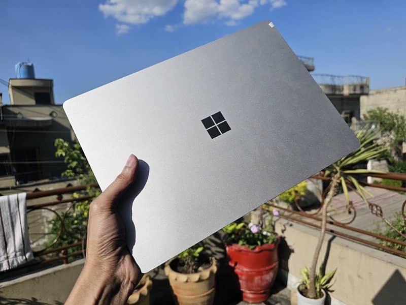 Microsoft Surface Laptop i7 1