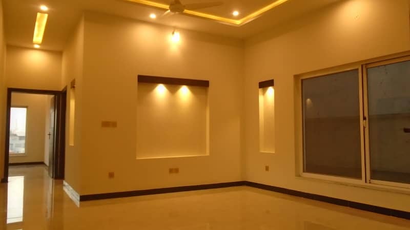 10 Marla Beautiful House Available For Sale In Dha Phase 2 Slamabad 8