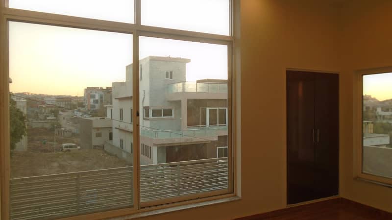 10 Marla Beautiful House Available For Sale In Dha Phase 2 Slamabad 11