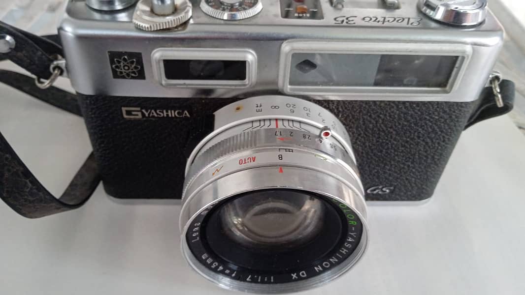 Yashica Electro 35 Vintage camera 0