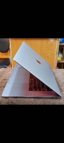 MacBook Pro 2019 Core i9 16GB 512GB 15" Display MV912 17