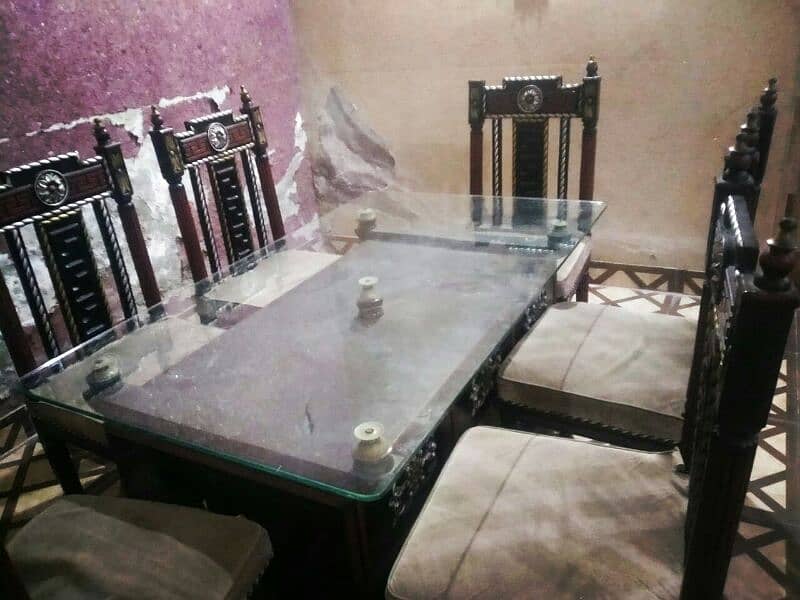 solid wood chonioti dinning table and bartan wali almari 1