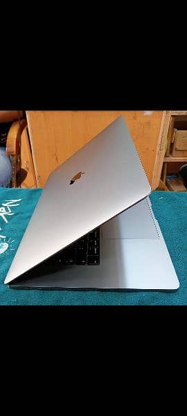 MacBook Pro 2019 Core i9 16GB 1TB 16" Display A2141 MVVK2 13