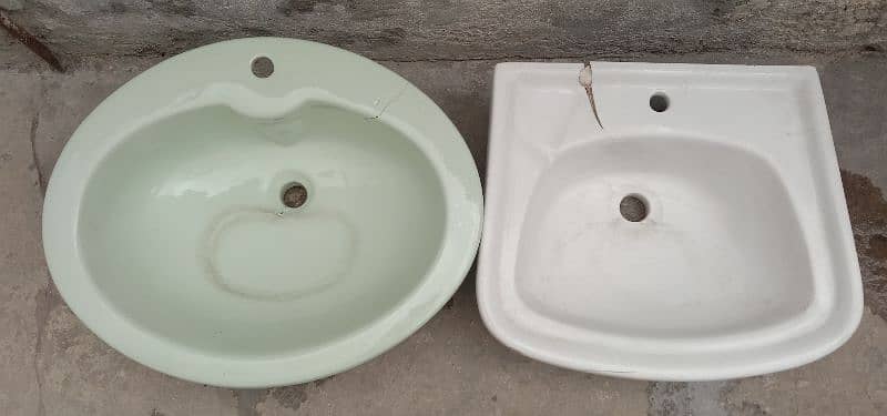 Wash basin for sale 10 by 8 condition white our light green color 0