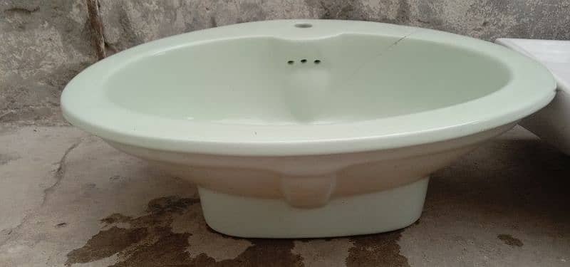 Wash basin for sale 10 by 8 condition white our light green color 1