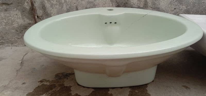 Wash basin for sale 10 by 8 condition white our light green color 2