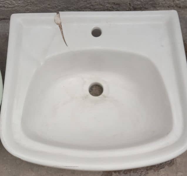 Wash basin for sale 10 by 8 condition white our light green color 3