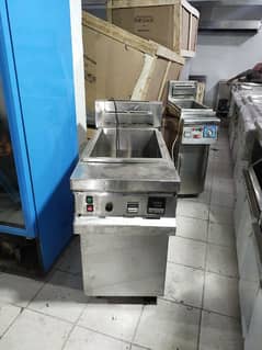 We Have Used Equipment Available/fryer/hotplate/grill/pizza oven/table