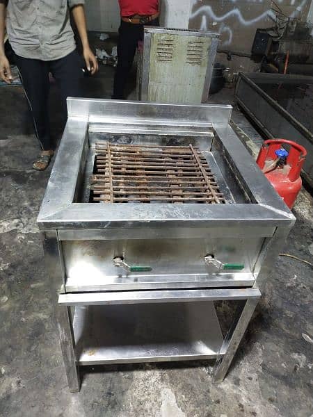 We Have Used Equipment Available/fryer/hotplate/grill/pizza oven/table 9