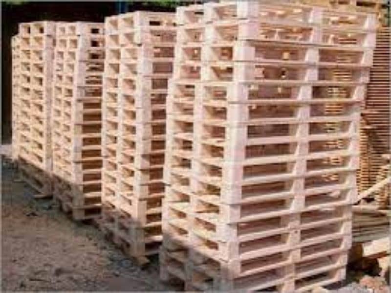 Plastic & Wooden Pallets For Sale - Wooden Pallets Stock 2