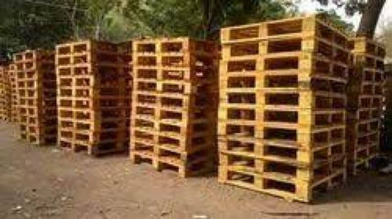 Plastic & Wooden Pallets For Sale - Wooden Pallets Stock 4