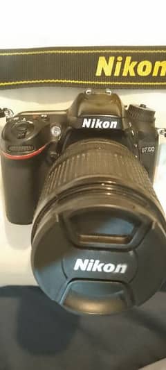 Nikon D7100 with complete box