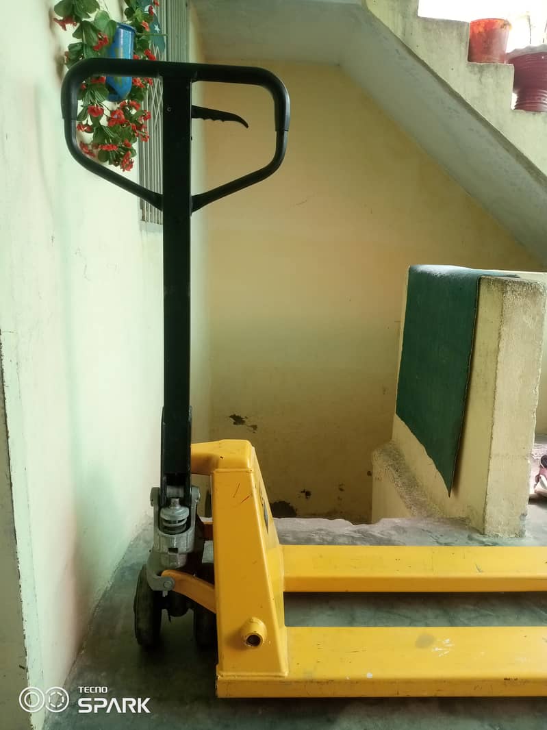 Hand pallet truck for weight lifting 1