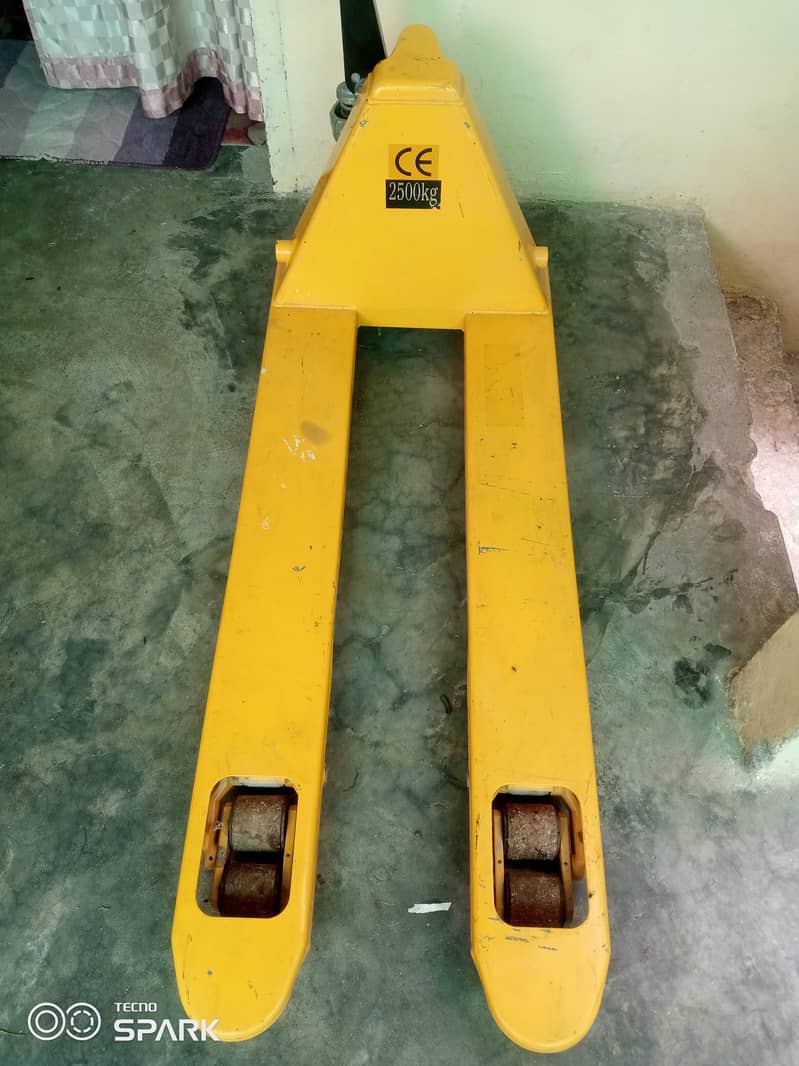 Hand pallet truck for weight lifting 2