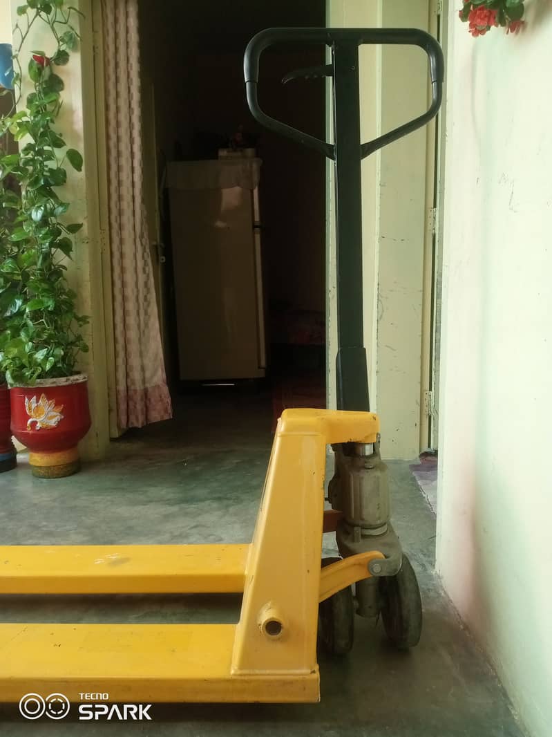 Hand pallet truck for weight lifting 3