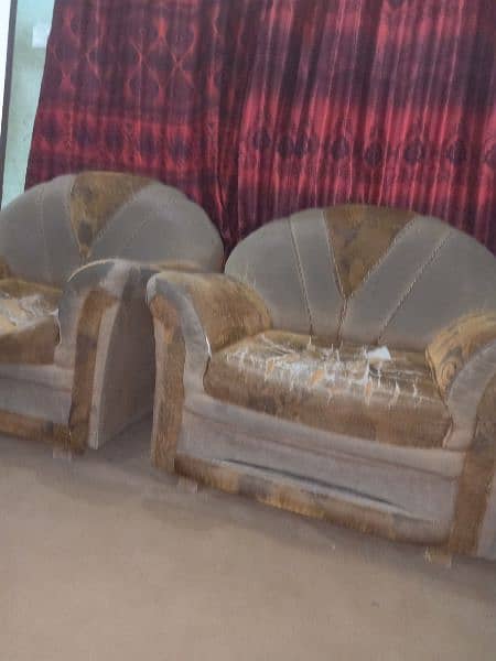 5 seter sofa set . used condition. only in 8500 2