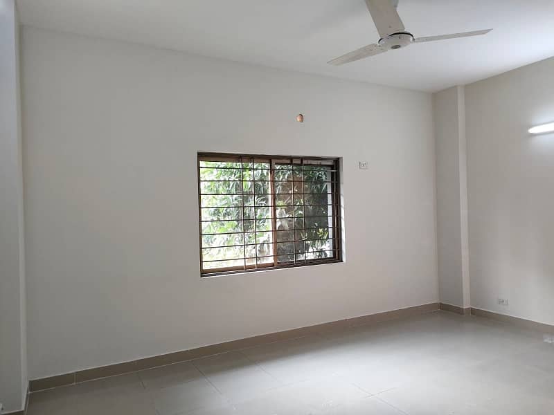 10 Marla 3 Bed Flat 5th Floor For Rent In Askari 11 Lahore 3