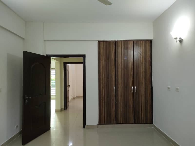 10 Marla 3 Bed Flat 5th Floor For Rent In Askari 11 Lahore 5