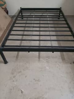 iron plang bed
