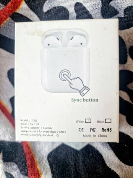 Apple AirPods Y006 Charging Case for Airpods with Sync Button White 3