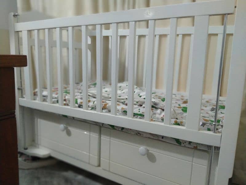 brand new baby crib (age 0 to 7 years old) 0