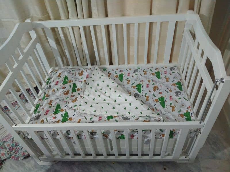 brand new baby crib (age 0 to 7 years old) 2